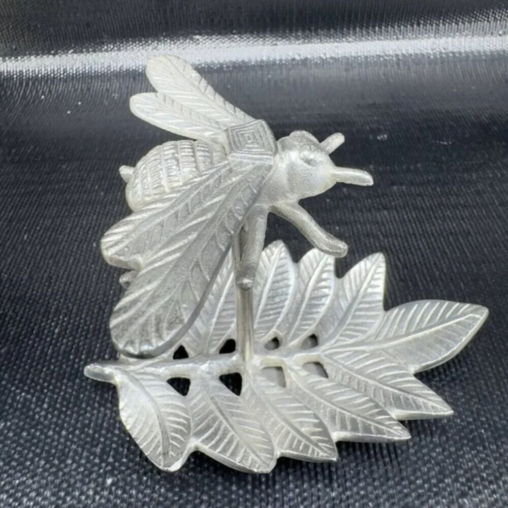 Vintage Queen Bee Wall Having Wall Decor Metal Wall Art Set 2 Bee On Leafs Decor